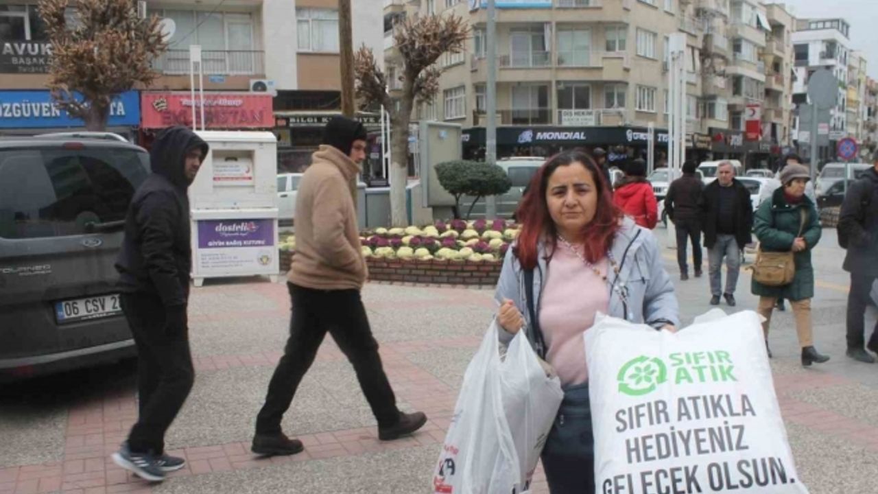 Turgutlulular deprem bölgesi için yardım kampanyasına akın etti
