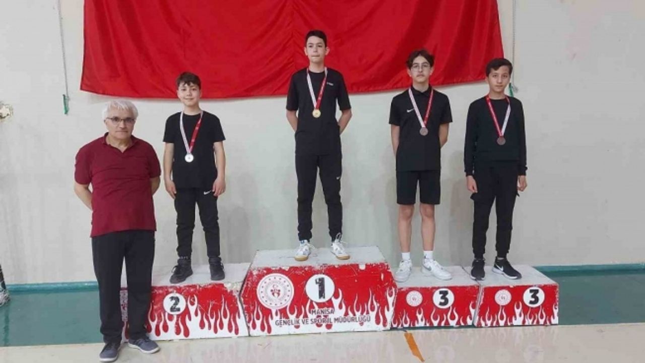 Manisa’da 18 Mart Çanakkale Şehitleri Anma Masa Tenisi Turnuvası yapıldı