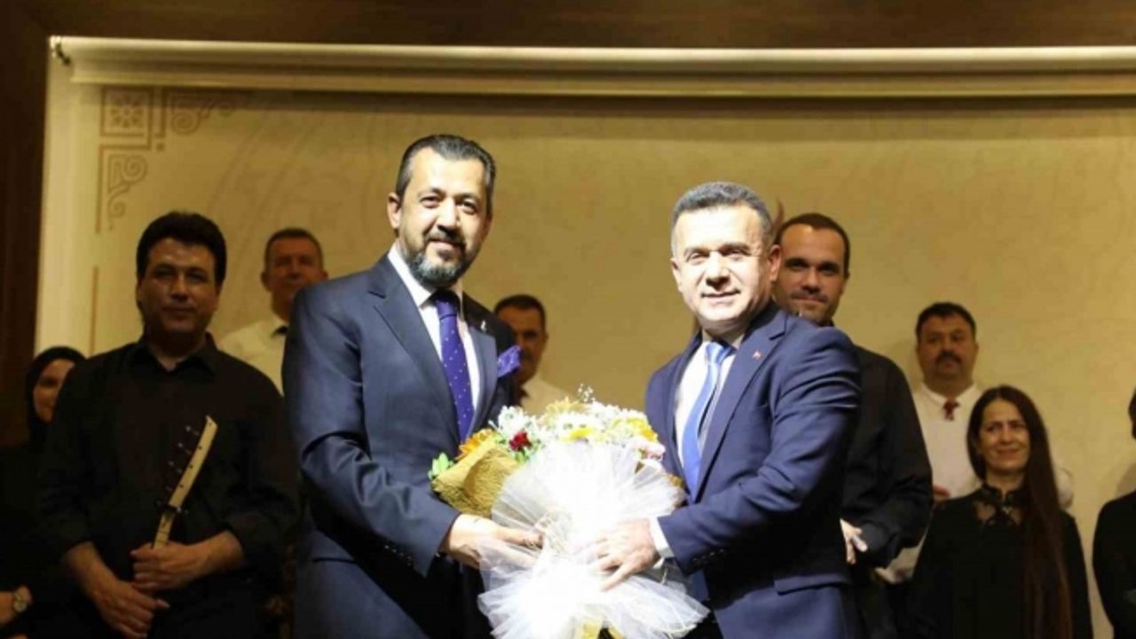 Şehzadeler Belediyesi Korosu, şehitler için sahne aldı