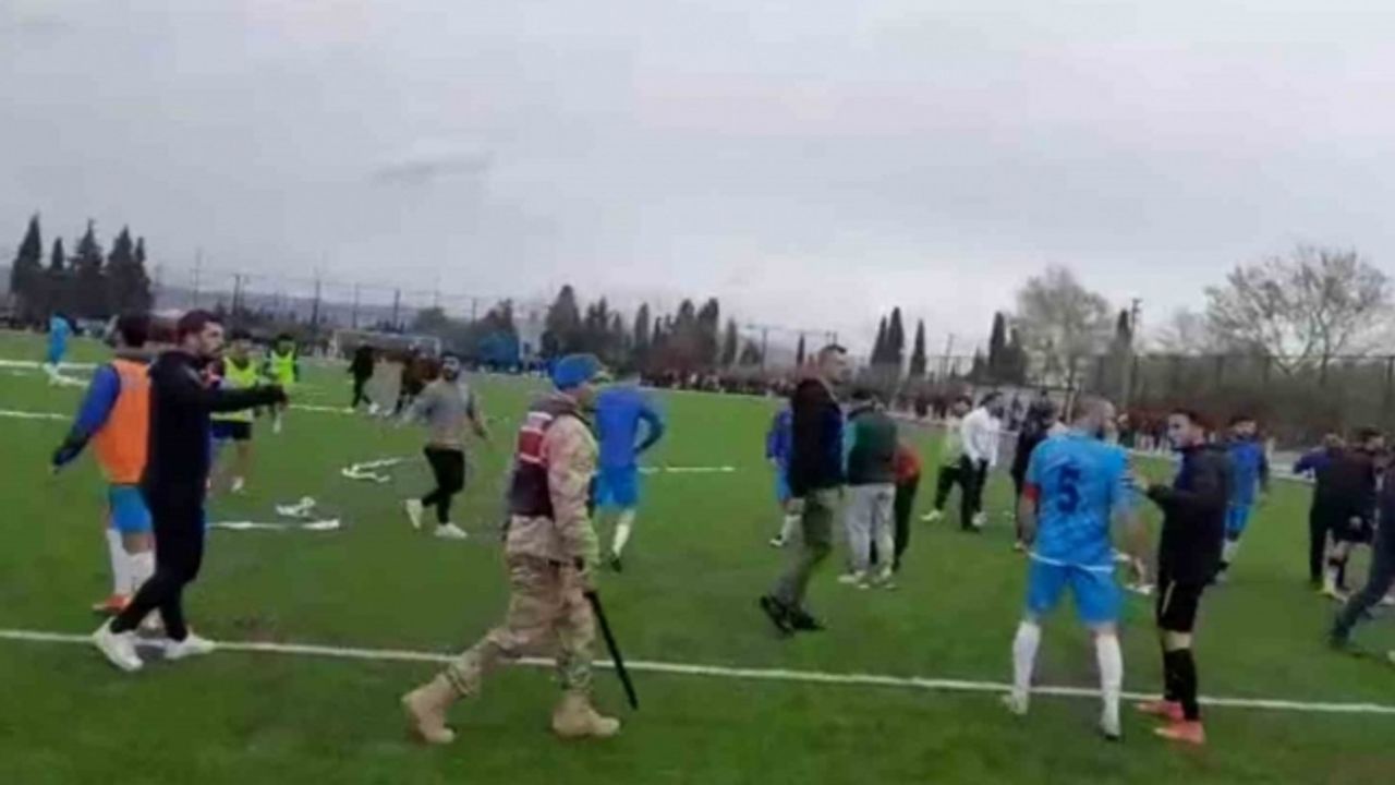Amatör lig maçında olaylar çıktı, jandarma sahaya indi