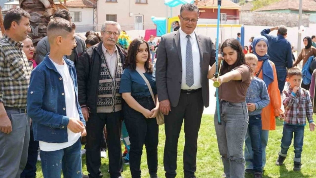 Atıl alan sosyal alana döndü, çocuklar çifte bayram yaşadı