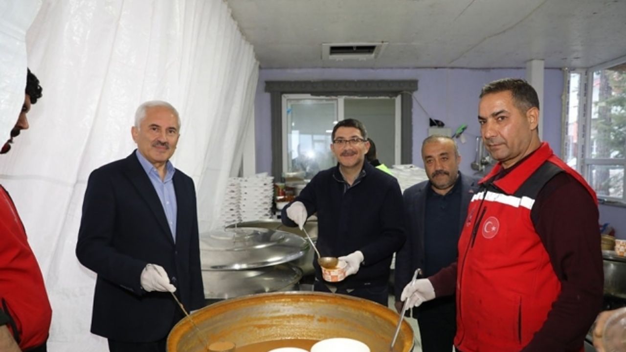 Başkan Çelik deprem bölgesindeki iftarda şehit aileleri ve gazileri ağırladı