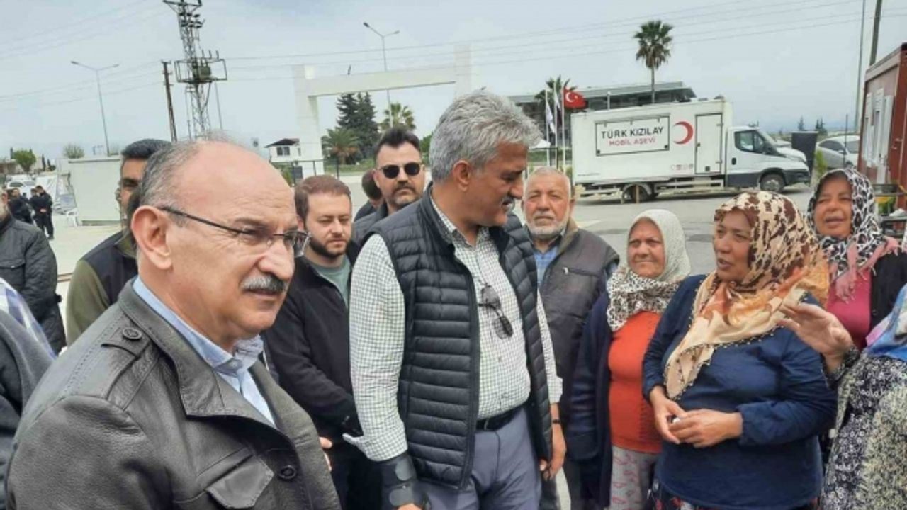 Deprem bölgesinde görevlendirilen Manisa Valisi Karadeniz vazifeye başladı