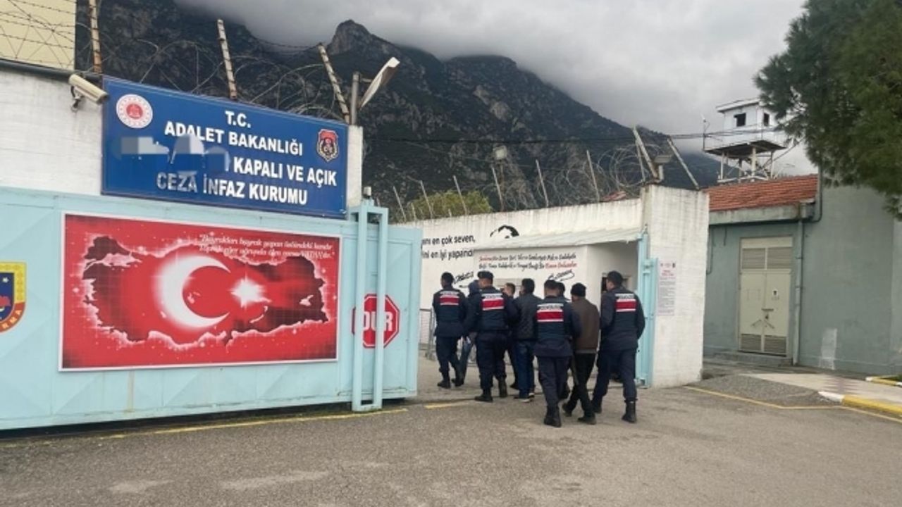 Jandarma dedektifleri aranması bulunan 13 şahsı bir gün içinde yakaladı