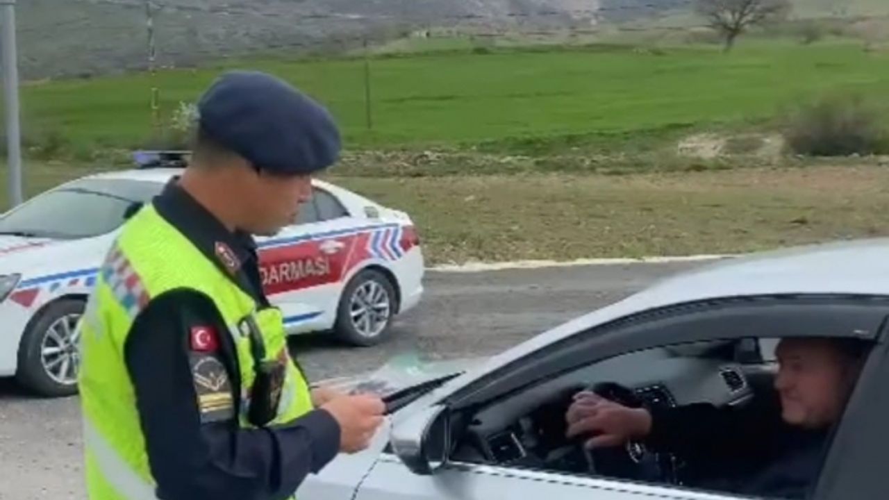 Selendi’de trafik ekiplerinden ’Bu yolda sana çok güveniyoruz’ uygulaması