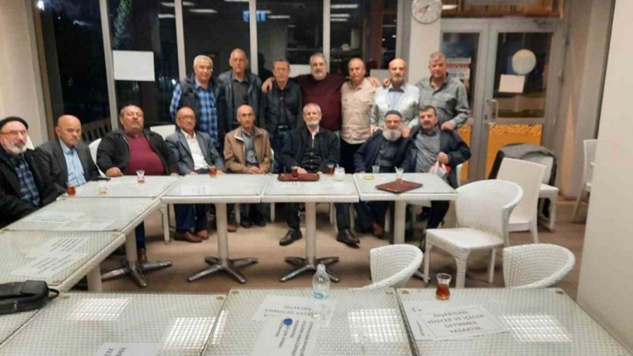 Taş medreseliler, 43 yıl sonra iftar sofrasında bir araya geldi