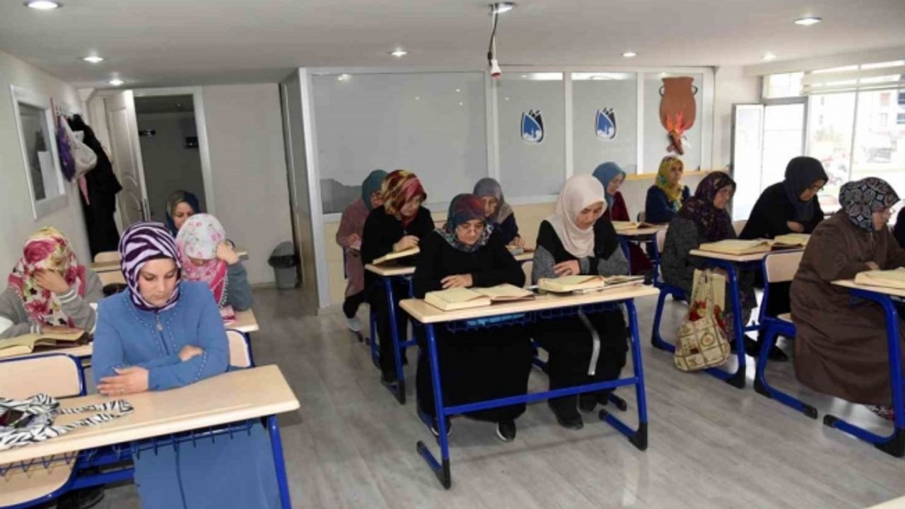 Yenimahalle Lokali’nde Kur’an-ı Kerim Kursuna yoğun ilgi