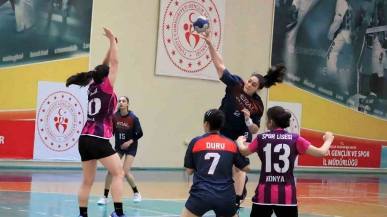 Manisa’da yapılan ’Okul Sporları Hentbol Gençler Yarı Final Müsabakaları’ tamamlandı