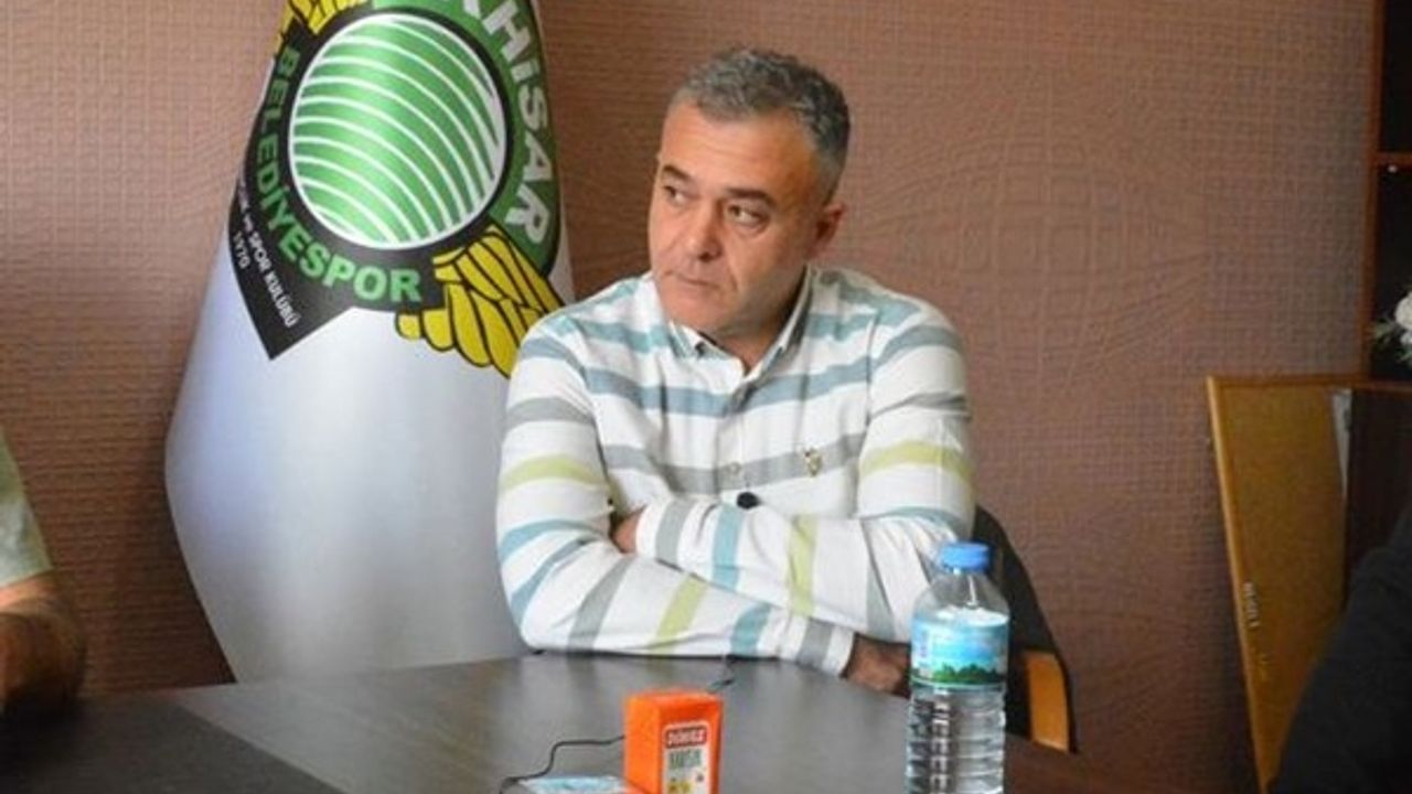 Oy kullanan anne ve babasını beklerken kalp krizi geçirip hayatını kaybetti