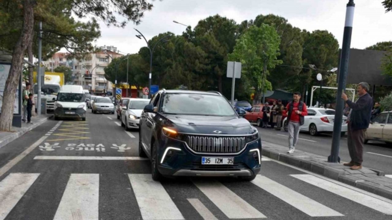 Yerli otomobil TOGG Gördes’te büyük ilgi gördü