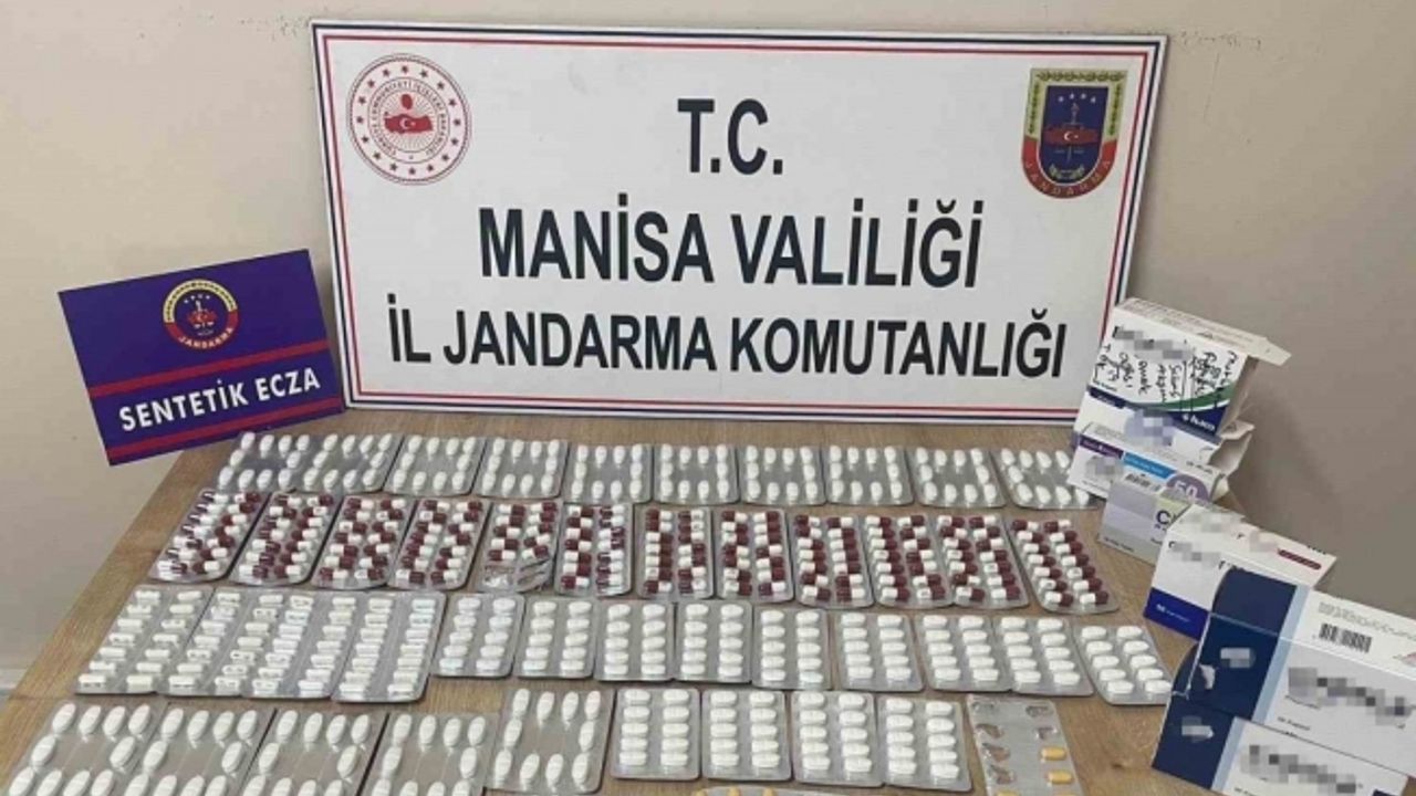 Eczane çalışanının evinde yüzlerce sentetik ecza hapı ele geçirildi