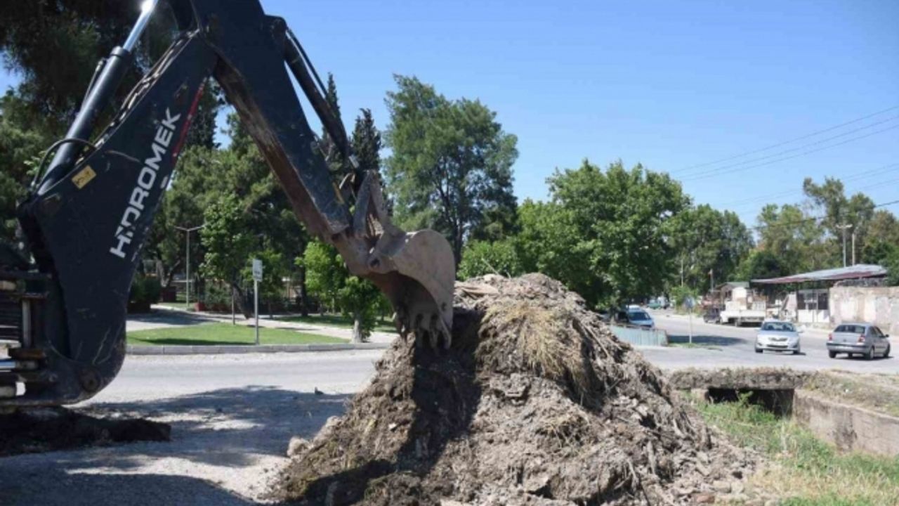 İnsan atıkları dere yataklarını tıkayınca sel de kaçınılmaz oldu