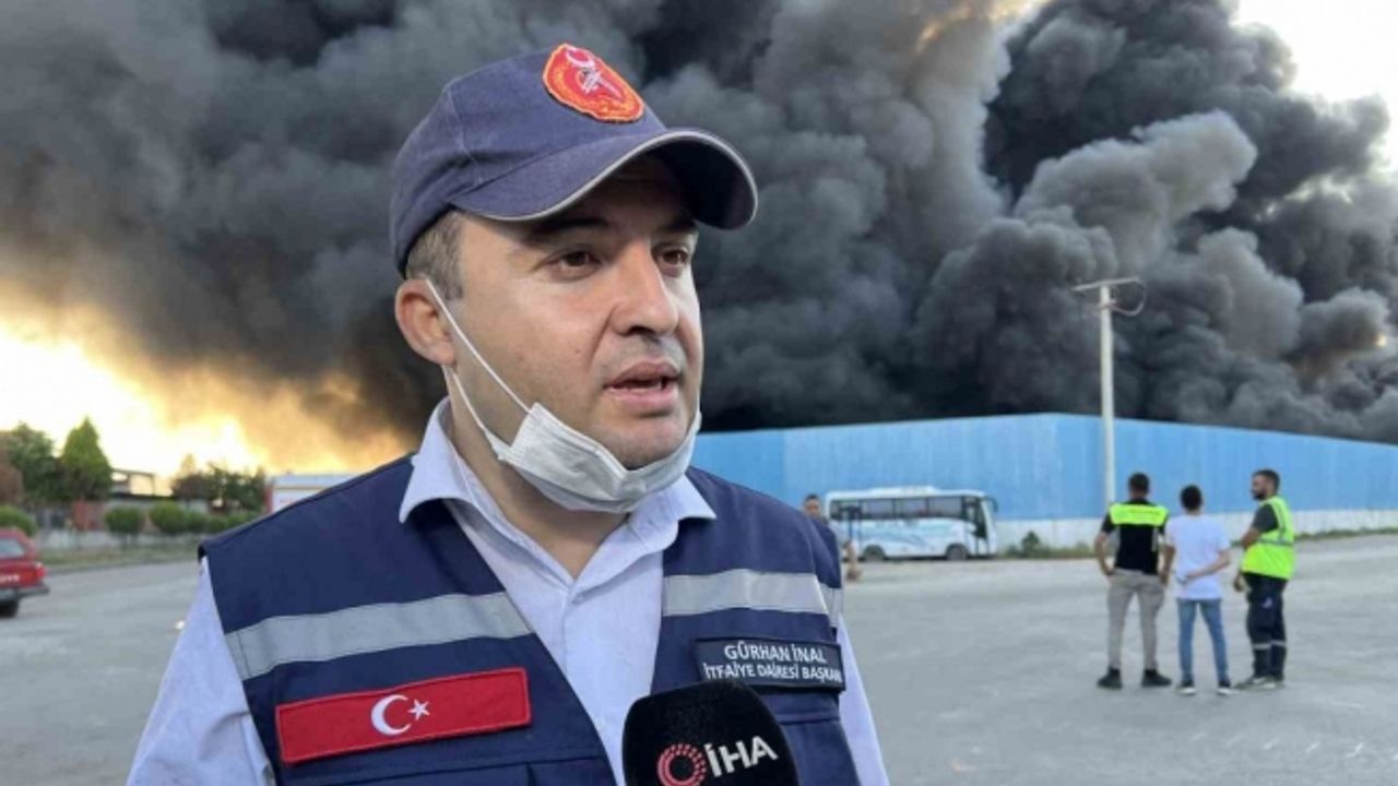 Manisa İtfaiye Daire Başkanı İnal: "Alevlerin iş yerlerine sirayet etmemesi için soğutma çalışmaları sürüyor"