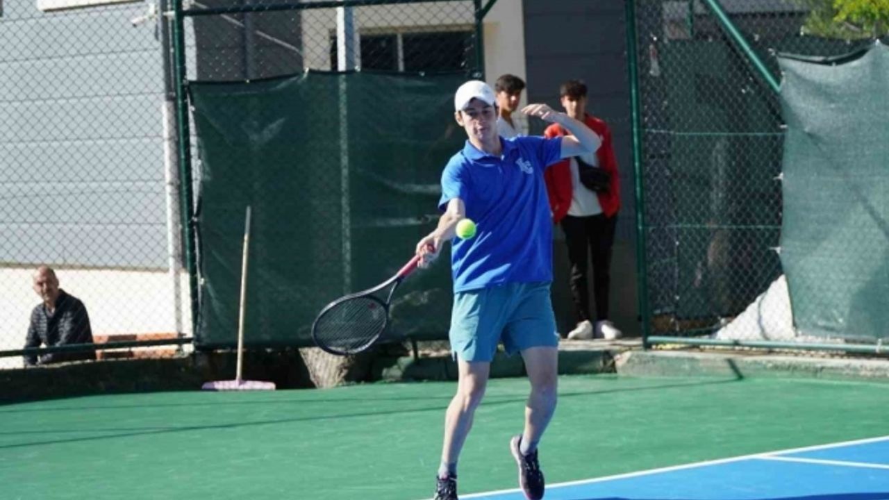 Okul Sporları Gençler Tenis Türkiye Birinciliği müsabakaları Manisa’da başladı