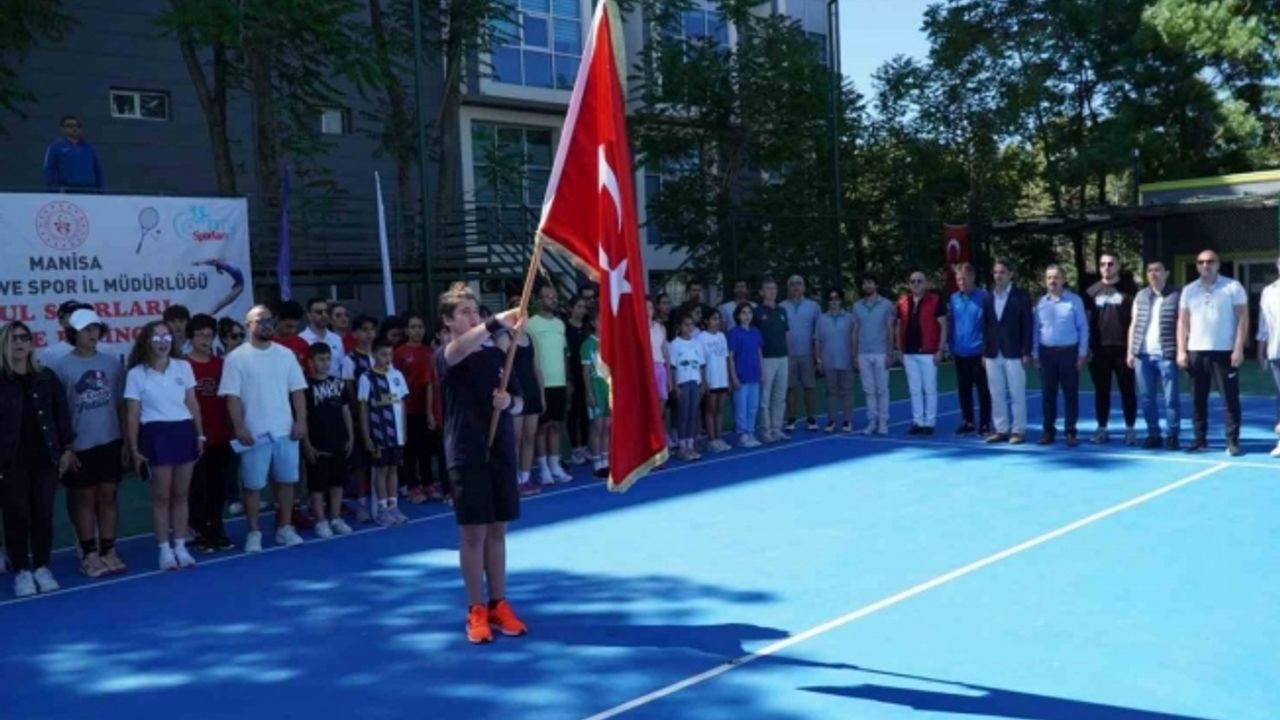 Okul Sporları Yıldızlar Tenis Türkiye Şampiyonası Demirci’de başladı