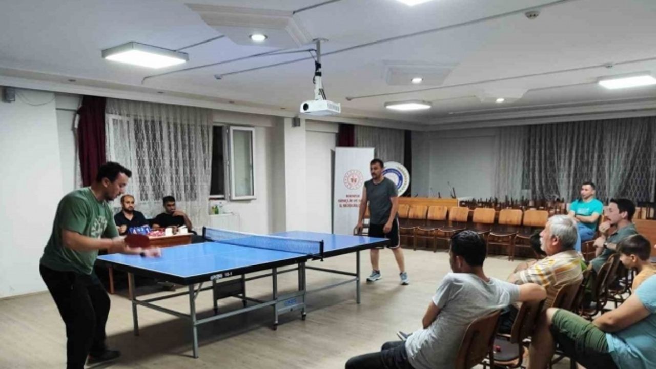 Sarıgöl’de masa tenisi turnuvası büyük ilgi gördü