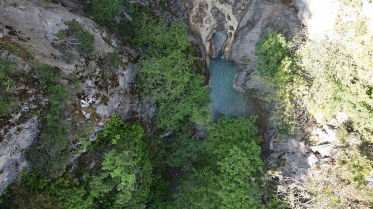 Spil Dağı’ndaki Saklı Kanyon dron ile görüntülendi