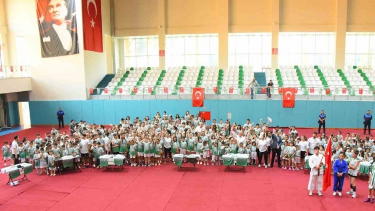 Salihli’de yaz spor kursu 2 bin öğrenci ile başladı