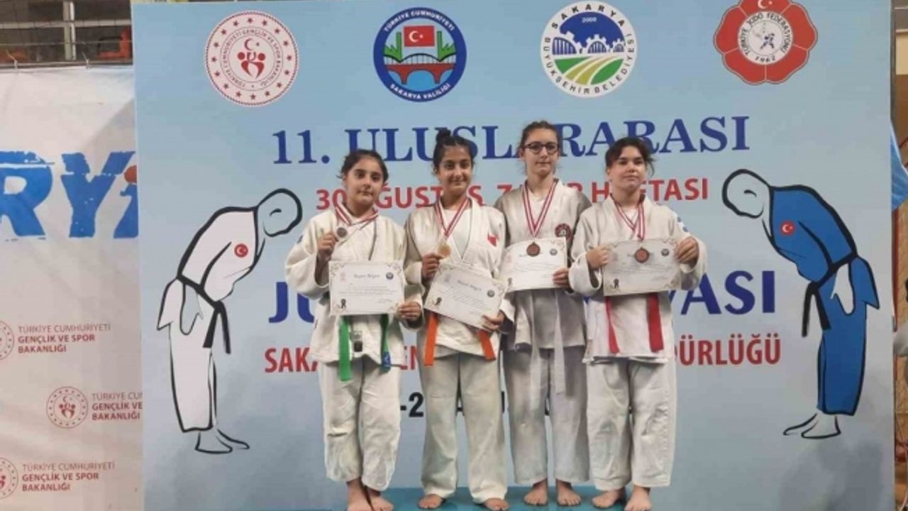 Salihlili judoculardan 3 altın, 1 gümüş, 2 bronz madalya