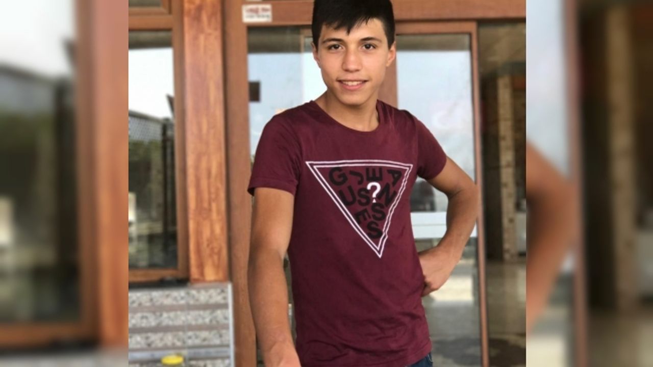 Motosikletten düşen epilepsi hastası genç otomobilin altında kaldı