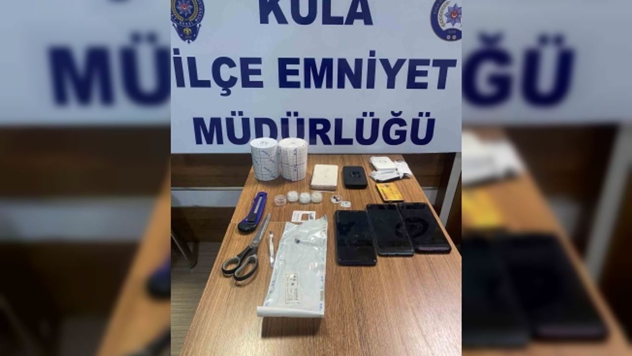 Ehliyet sınavına düzenekle girecekti, polisin dikkati sayesinde yakalandı