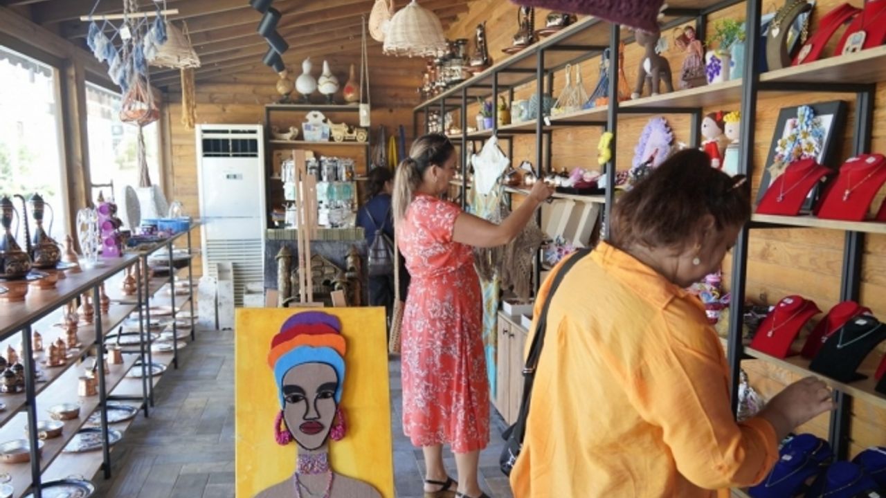 Özel öğrencilerin el emeği ürünleri ‘Üreten Eller’ mağazalarında