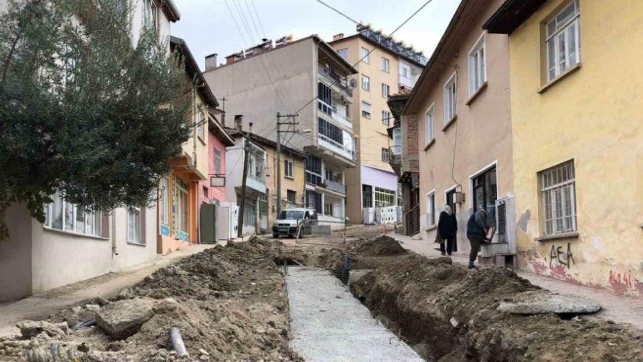 Demirci’nin yağmur suyu hattı çalışmaları devam ediyor