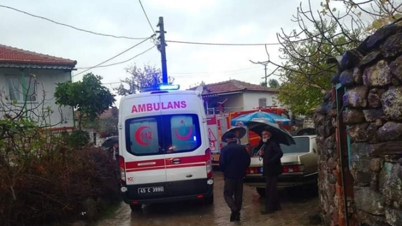 Manisa’da evin çöken duvarının altında kalan 91 yaşındaki kadın yaralandı