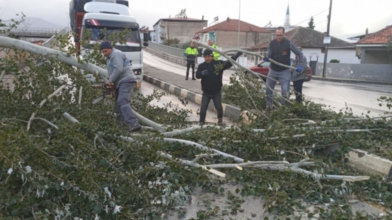 Meteorolojiden Manisa’ya kuvvetli rüzgar ve fırtına uyarısı