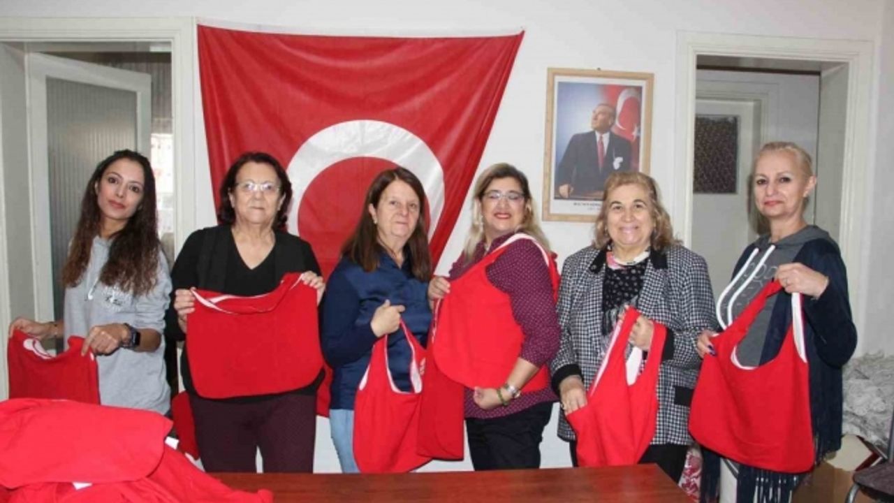 Tişörtler çantaya dönüştü kadınlara gelir kapısı oldu