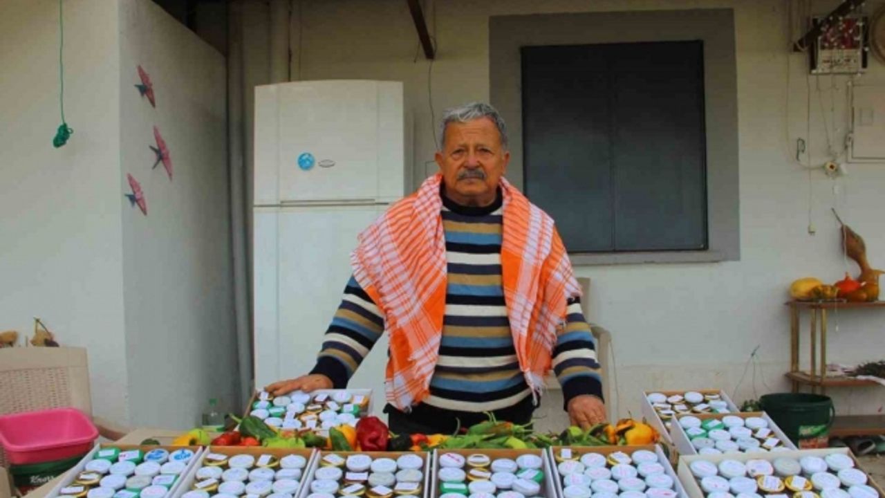 Topladığı ve çoğalttığı ata tohumlarına gözü gibi bakıyor