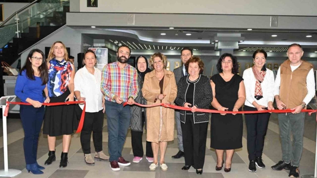 ‘Yüzyıldan yüzler ve renkler’ sergisi açıldı