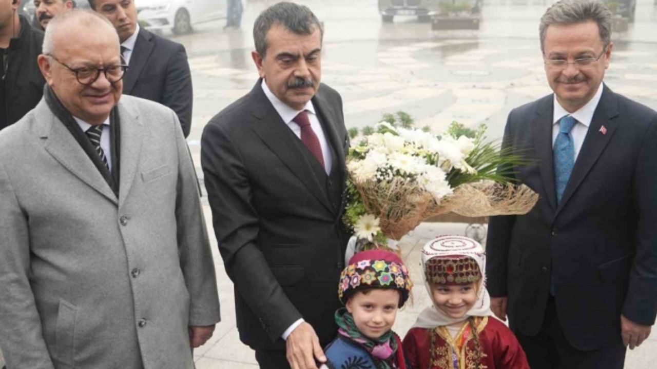 Bakan Tekin: “Eğitim öğretim süreci seferberlik ruhuyla aşılabilecek bir durum”