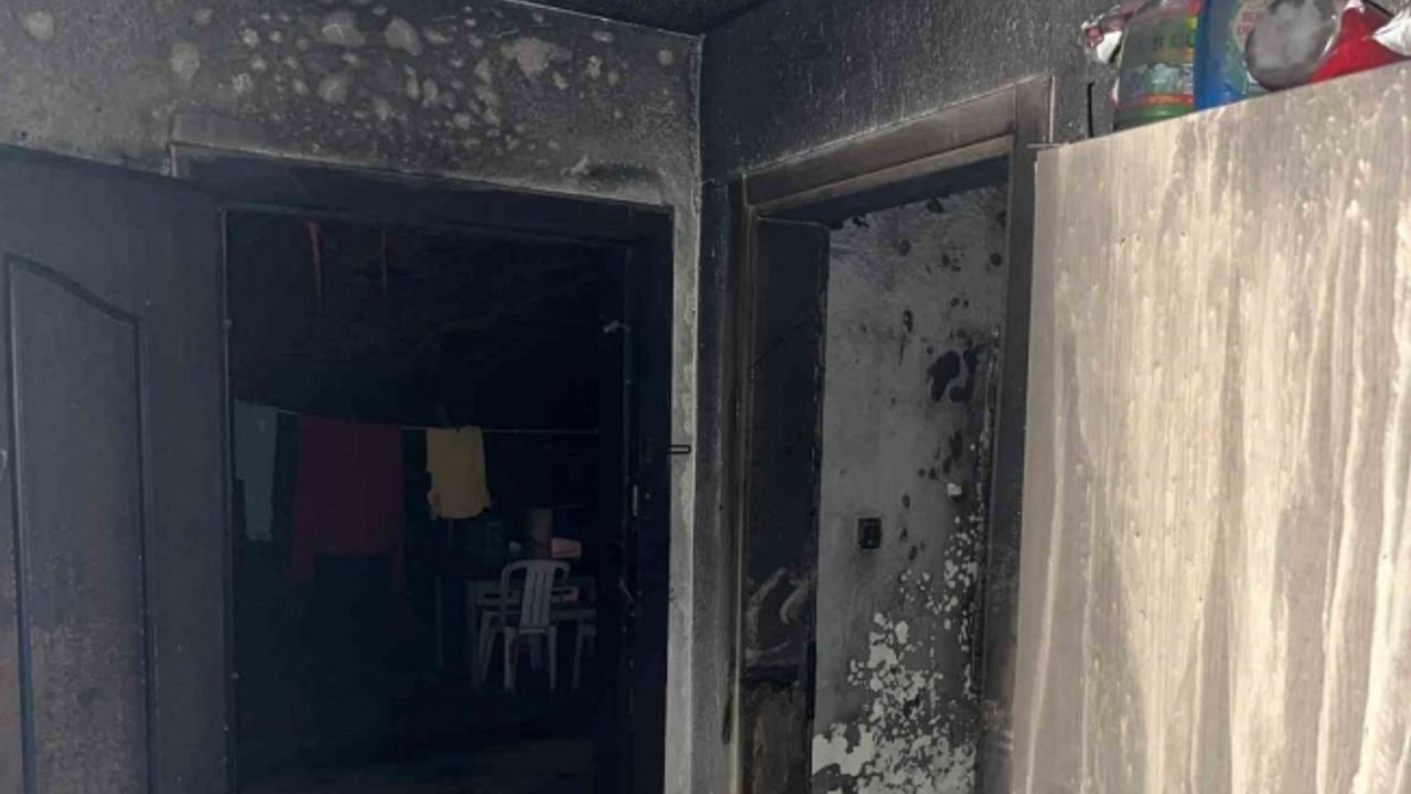 Babasına kızan Afgan uyruklu genç benzin dökerek yaktığı evde kardeşinin ölümüne sebep oldu