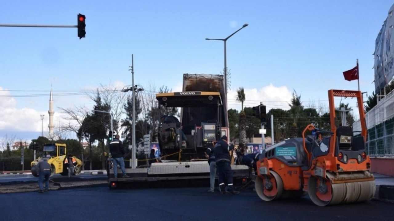 Cemil Çöllü Kavşağı 1 günde yenilenerek, trafiğe açıldı