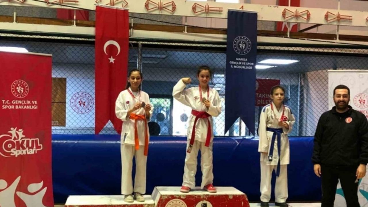 Manisa BBSK’lı karateciler okul sporlarında madalyaları topladı