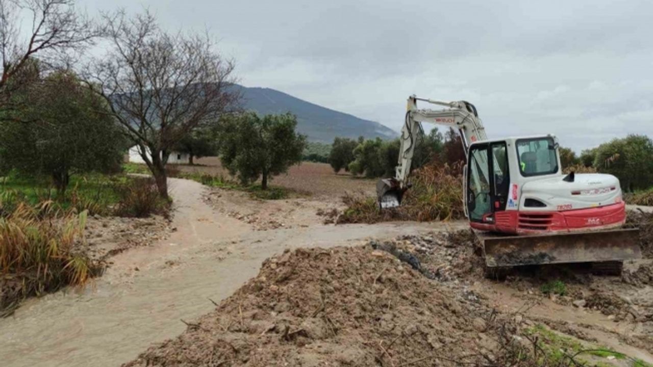 MASKİ’den dere temizliği ve arıtma tesis çalışması Büyükbelen Mahallesinde Dere Temizliği
