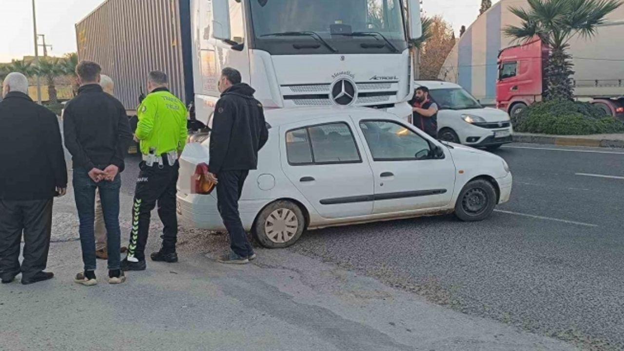 Tırın altında 50 metre sürüklenen araçtan burnu bile kanamadan çıktı