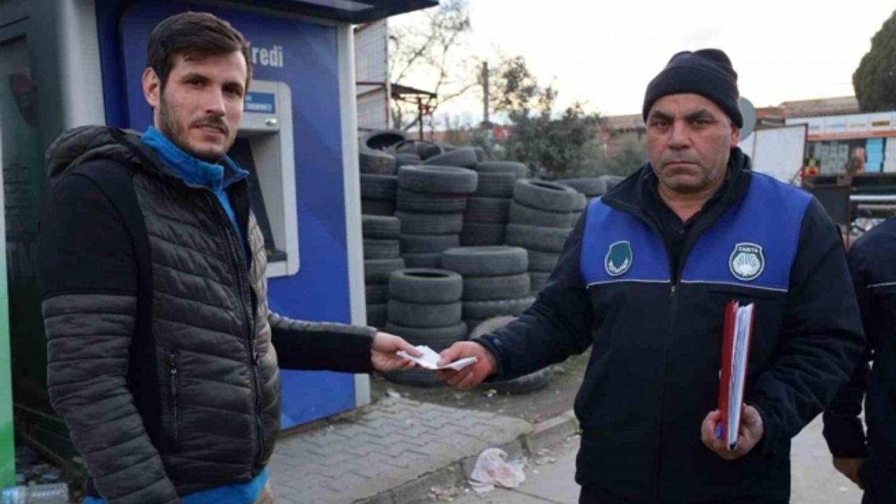 Turgutlulu esnaf bulduğu yüklü miktarda parayı zabıtaya teslim etti