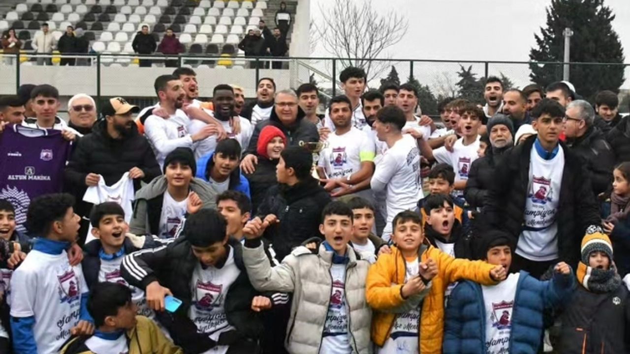 Yuntdağspor ve Horozköyspor’un Şampiyonluk Kupaları Başkan Çerçi’den