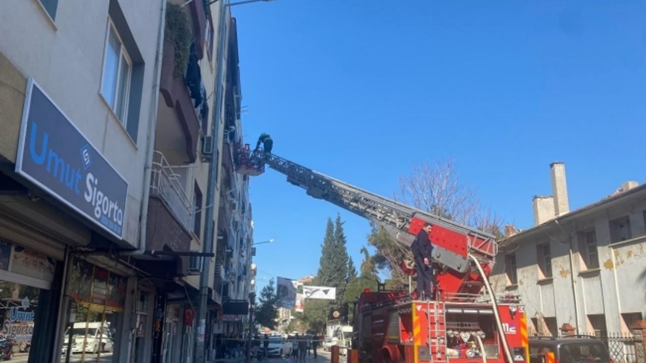 Manisa’da çıkan ev yangınında genç kız hayatını kaybetti