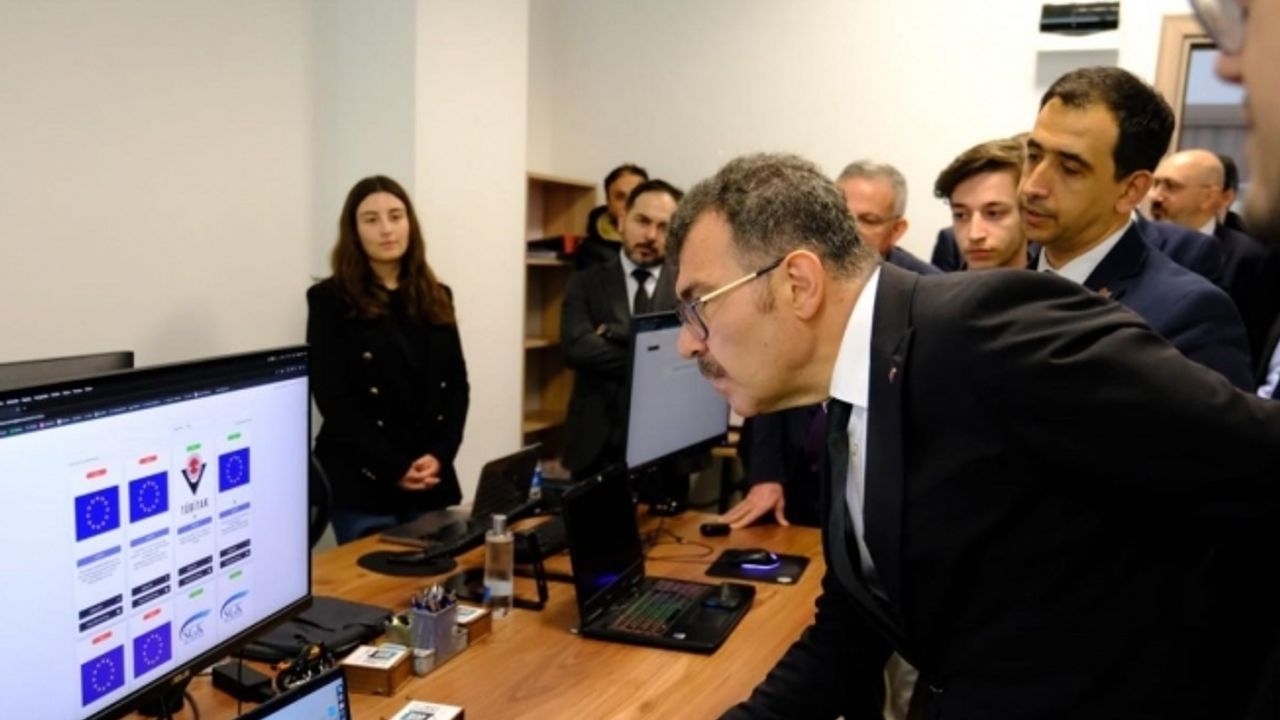 TÜBİTAK Başkanı Prof. Dr. Mandal’dan Manisa CBÜ Teknokent’te inceleme