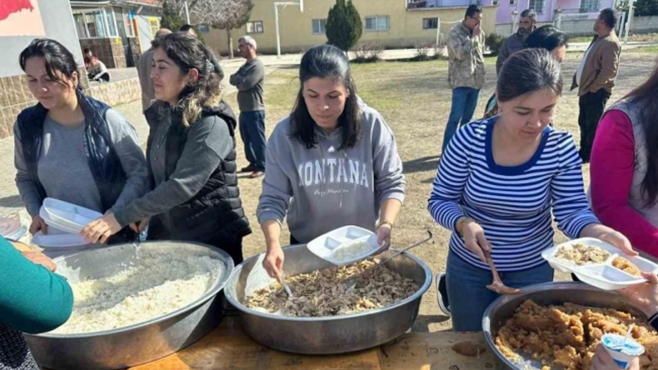 Sarıgöl Halil Duran İlköğretim Okulu'nda pilav hayrı yapıldı