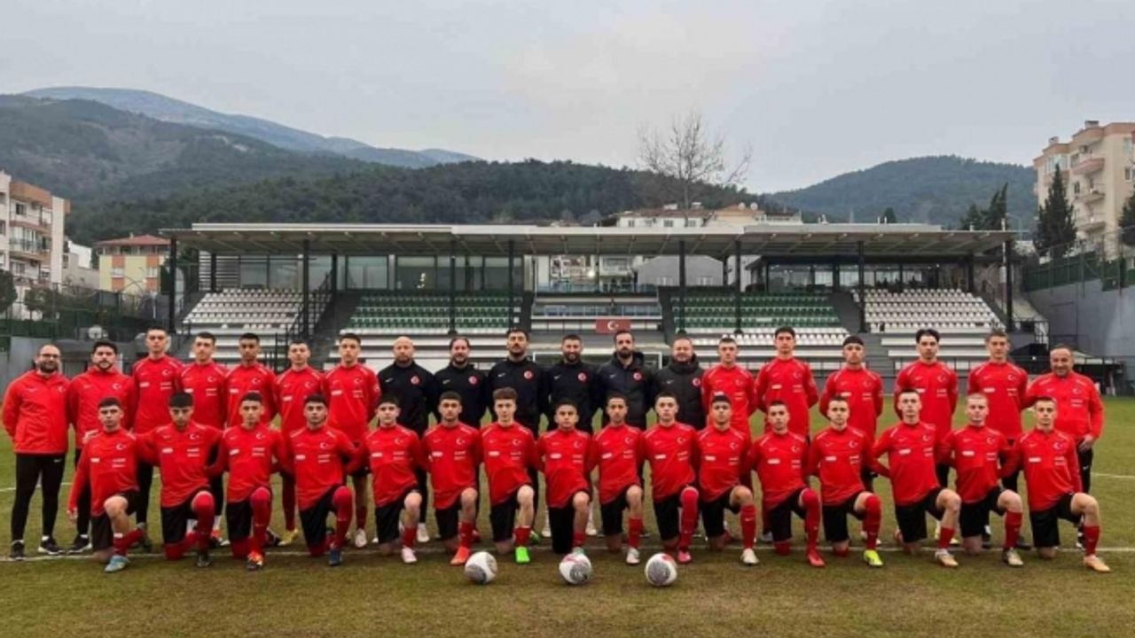 U15 Milli Futbol Takımı, Macaristan maçı hazırlıklarını Manisa’da sürdürüyor