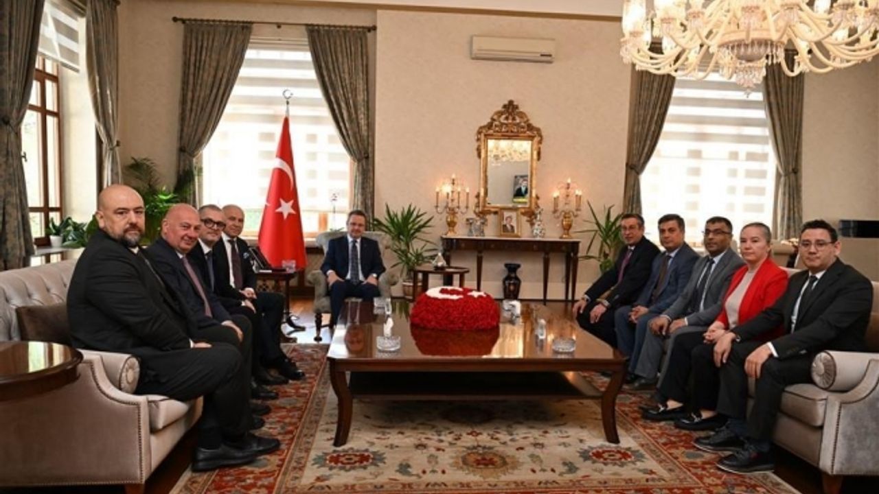 Vali Ünlü Üniversite Olimpiyatları Heyetinin çalışmaları hakkında bilgi aldı