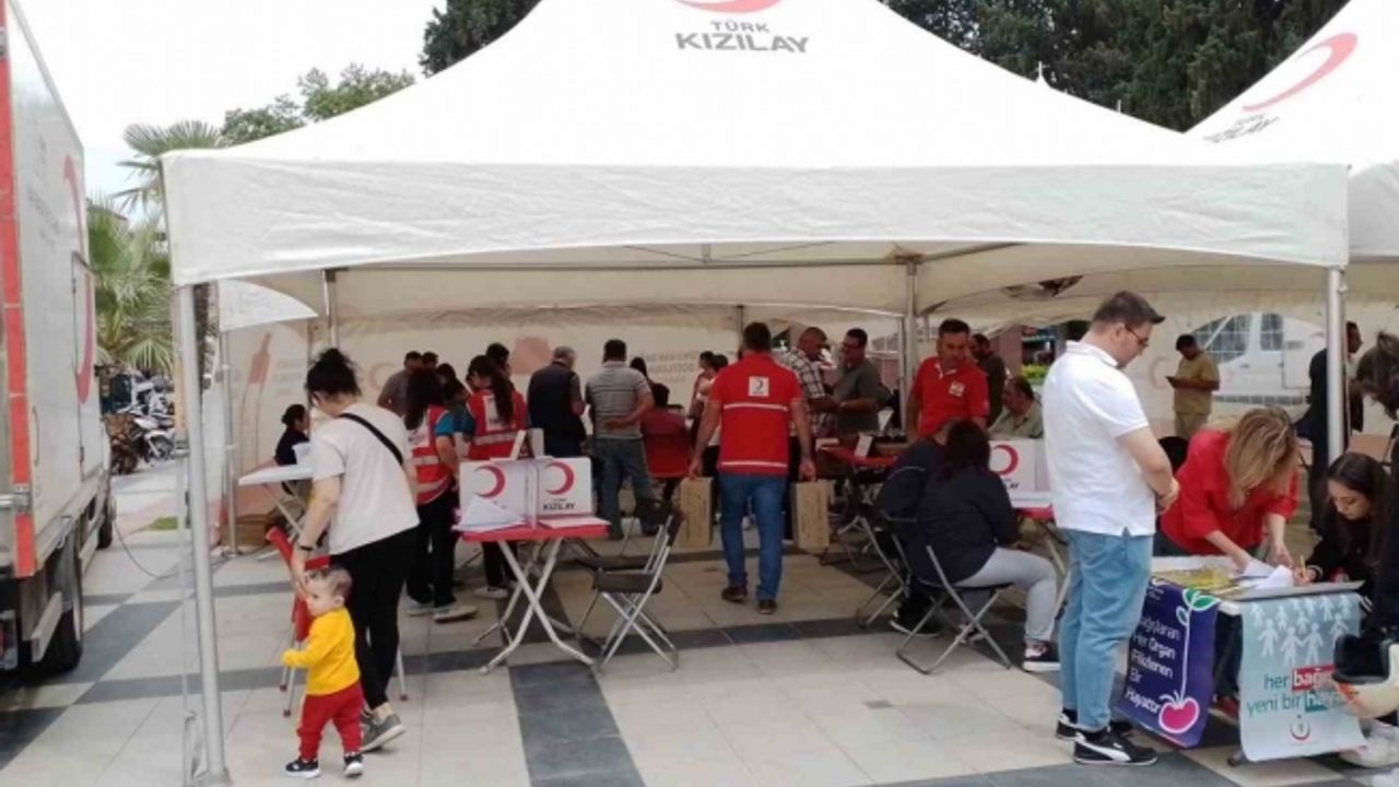 Öğrenciler velilerini ikna etti kan bağışına yoğun ilgi oldu