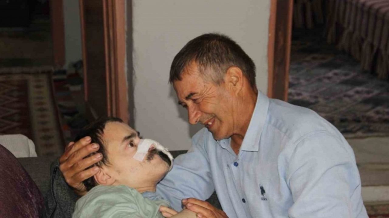 Engelli oğluna ömrünü adayan baba evsiz kalmanın eşiğinde