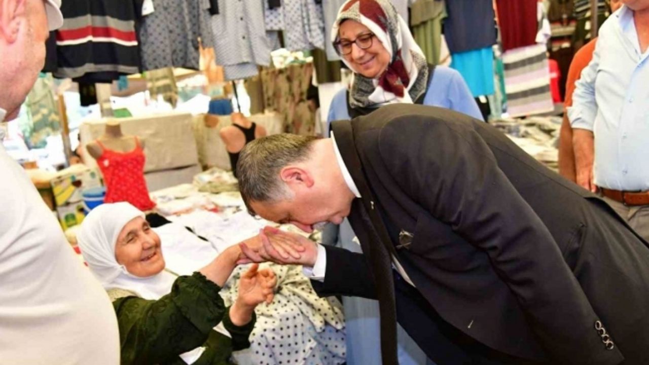 Başkan Balaban Laleli pazar yerinde esnaf ve vatandaşı dinledi