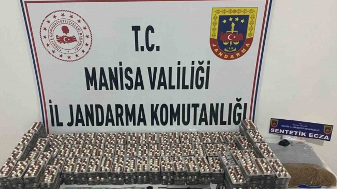 Şüpheli şahsın evinde binlerce sentetik ecza hapı ele geçirildi