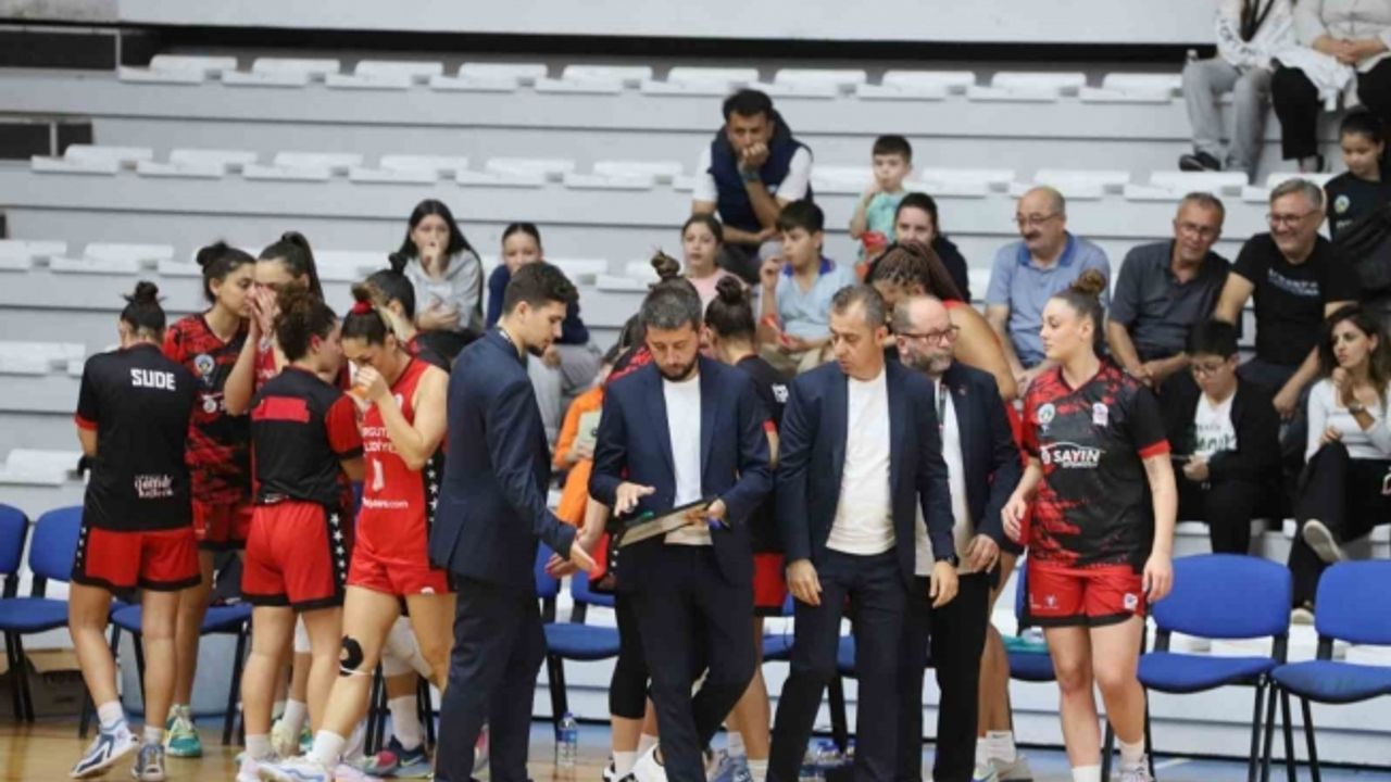 Turgutlu Belediyesi Kadın Basketbol Takımında teknik ekip ile yola devam